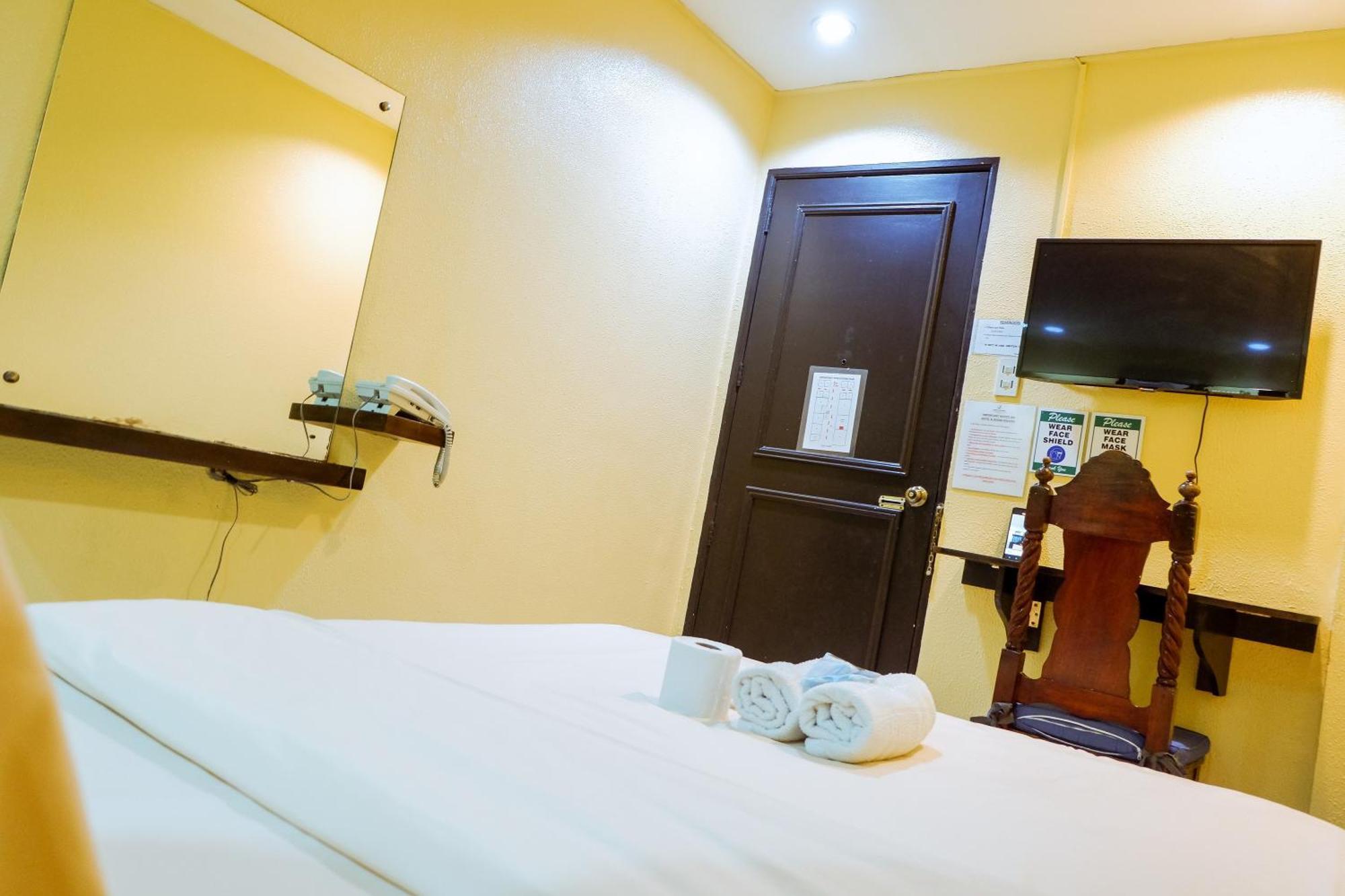 מנילה Hotel Juliano מראה חיצוני תמונה