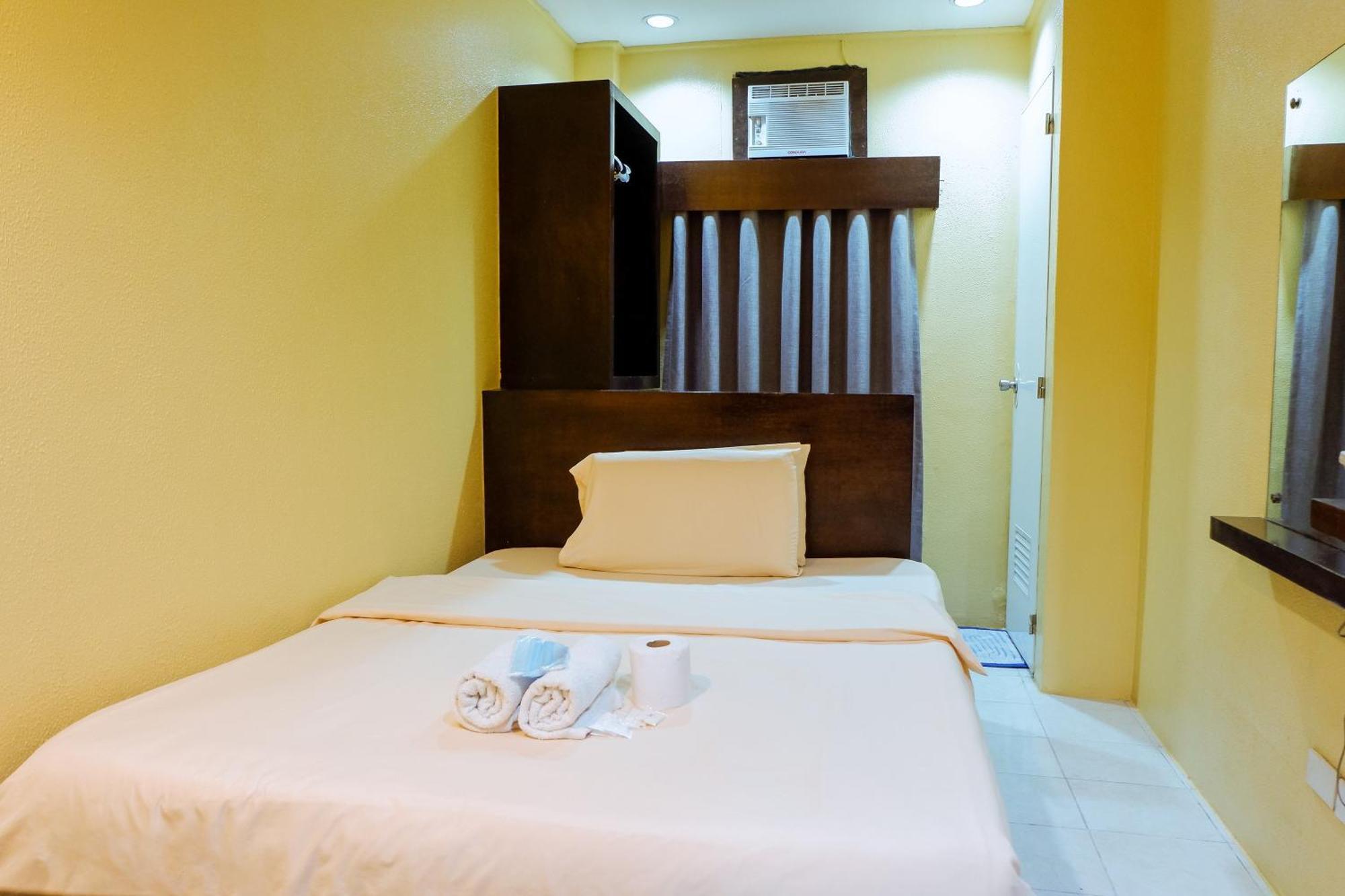 מנילה Hotel Juliano מראה חיצוני תמונה