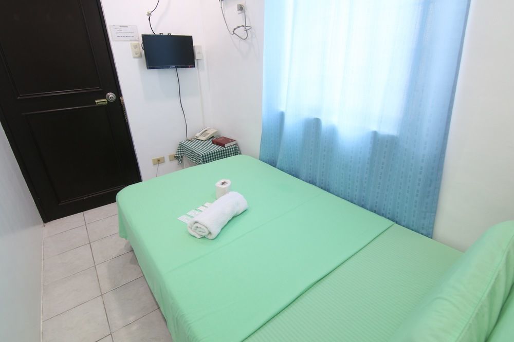 מנילה Hotel Juliano מראה חיצוני תמונה