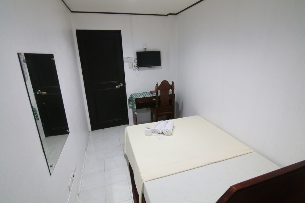 מנילה Hotel Juliano מראה חיצוני תמונה