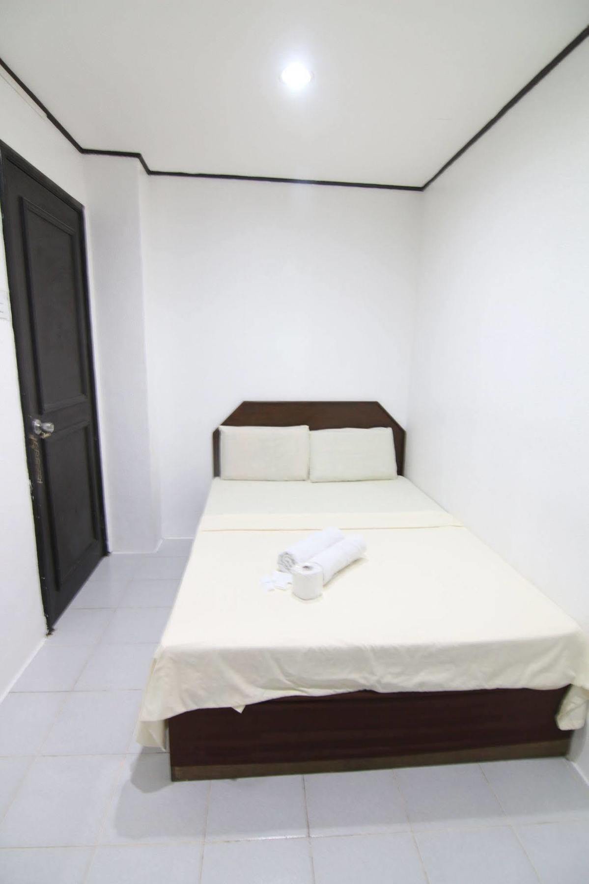 מנילה Hotel Juliano מראה חיצוני תמונה